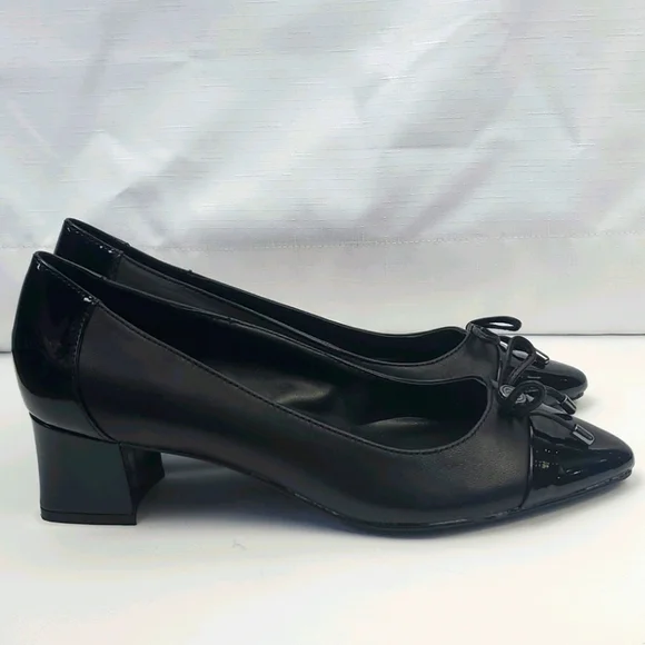 Bandolino Azia black leather block heel with front bow detail shoe in a size 8 - Picture 5 of 9